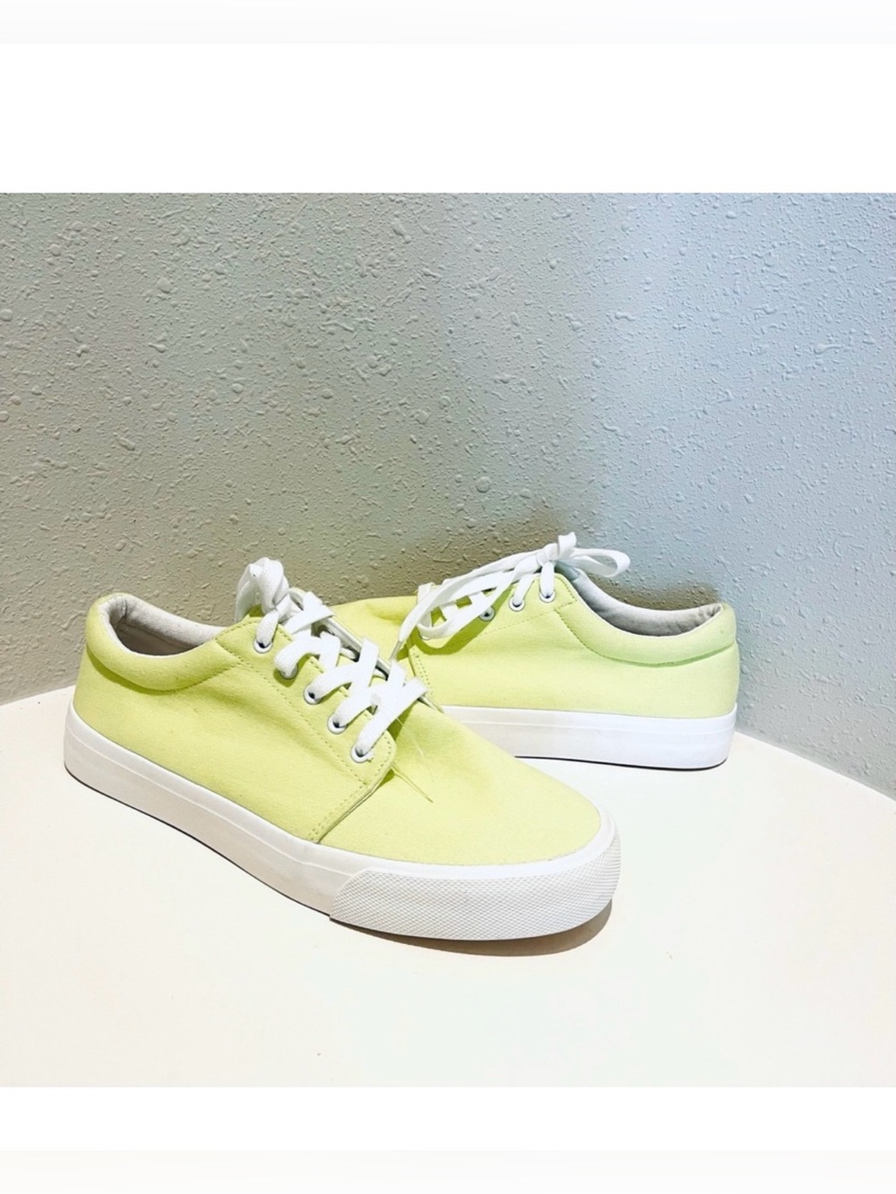 American Eagle Men’s Canvas Yellow Sneakers Size 10 NEW